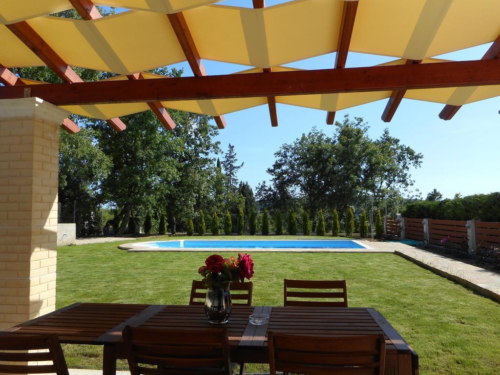 Villa Poulades Гоувия Экстерьер фото