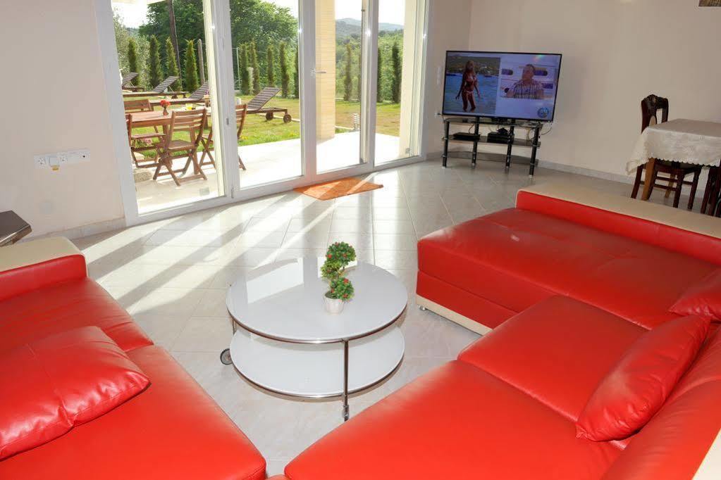 Villa Poulades Гоувия Экстерьер фото